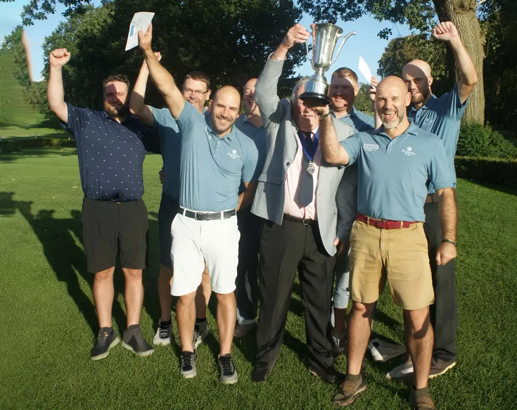 Wychwood Park presented with the Dunham Forest trophy